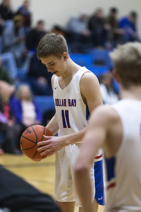 Boys Basketball Bolts bury RepublicMichigamme News, Sports, Jobs